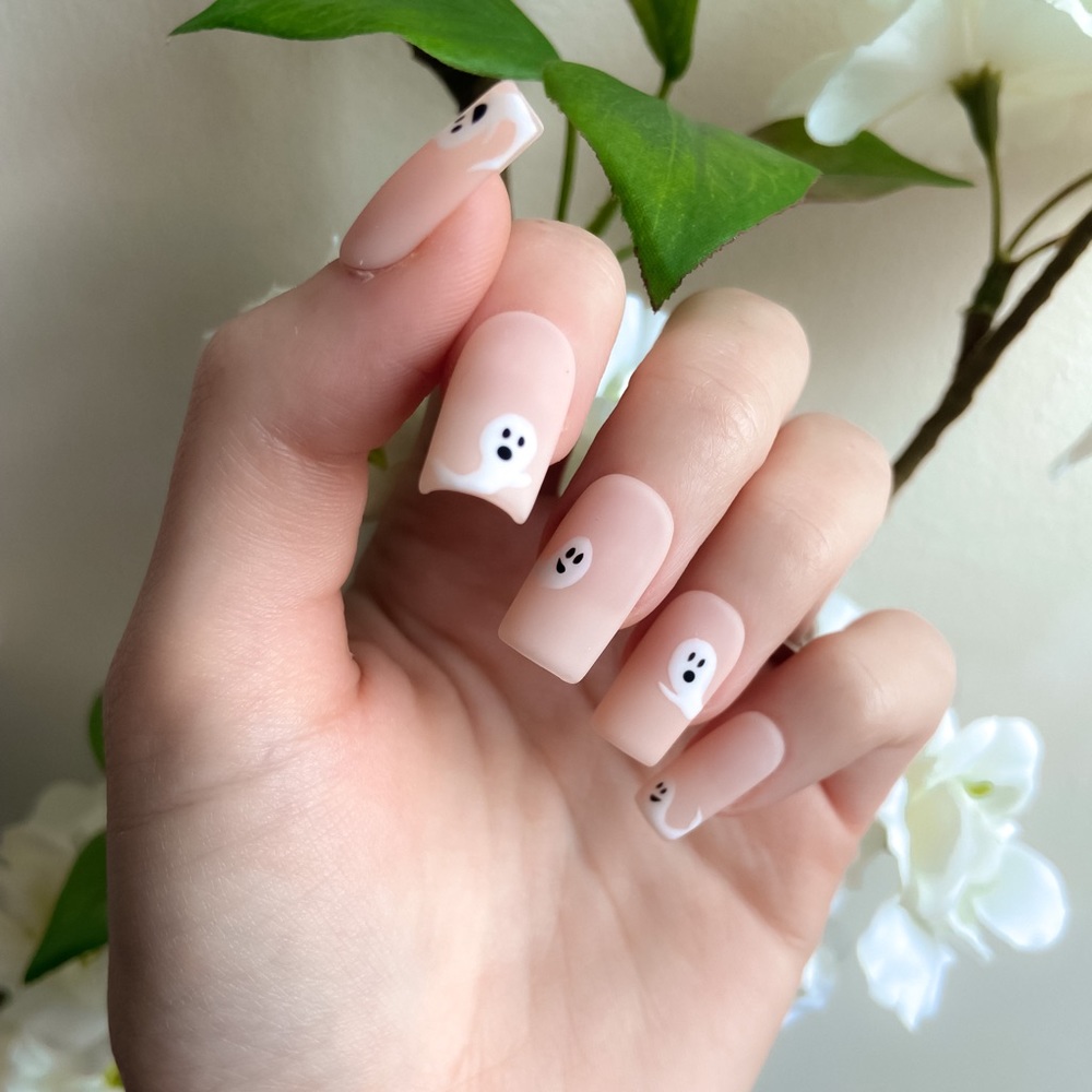 Ghost Press-On Nails